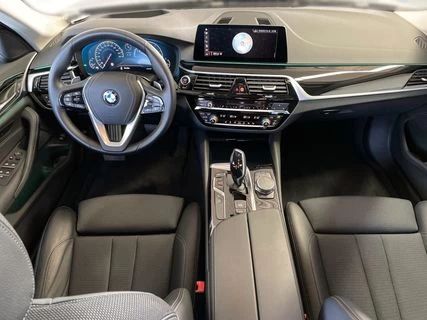 BMW Seria 5 530i xDrive_10