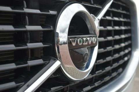 Volvo XC60 T8 Twin Engine AWD R-Design_12