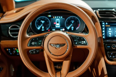 Bentley Bentayga V8 Mulliner_15