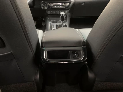 Toyota Hilux Double Cab 2.8 Invincible 4x4_25