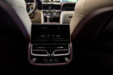 Bentley Bentayga Extended Wheelbase Azure V8_26